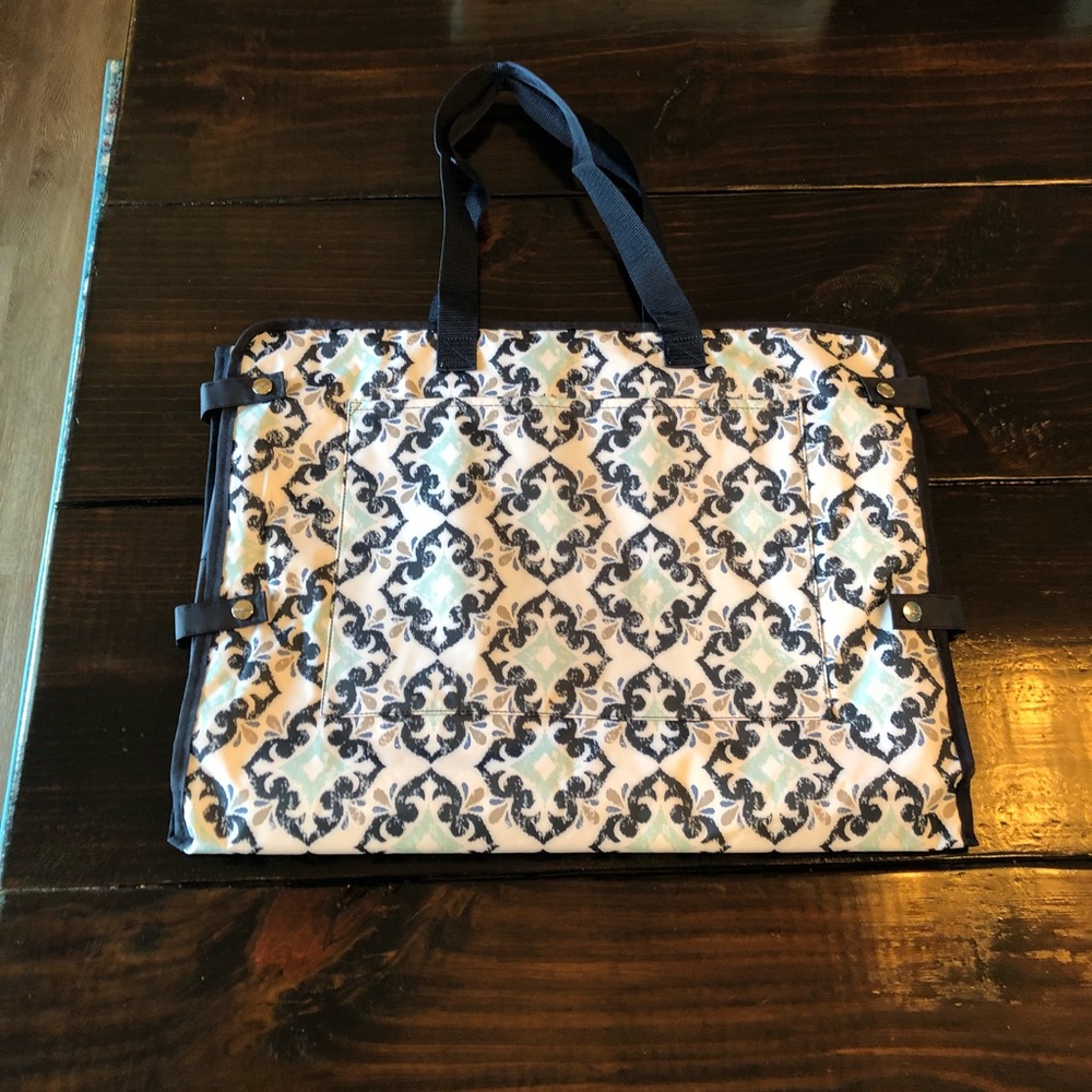 Thirty one hanging bag